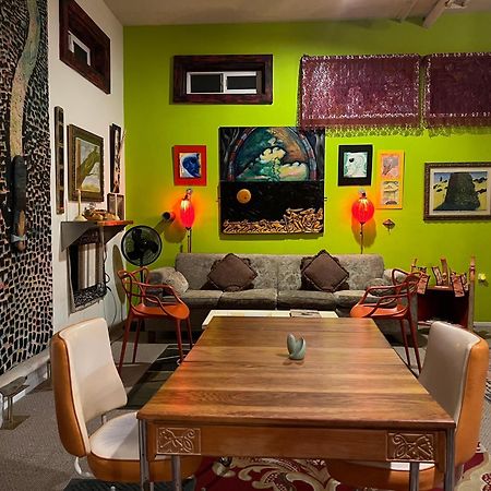 Space Castle: A 1950S Gas Station Transformed Into An Art Themed Wonderland Truth or Consequences Buitenkant foto