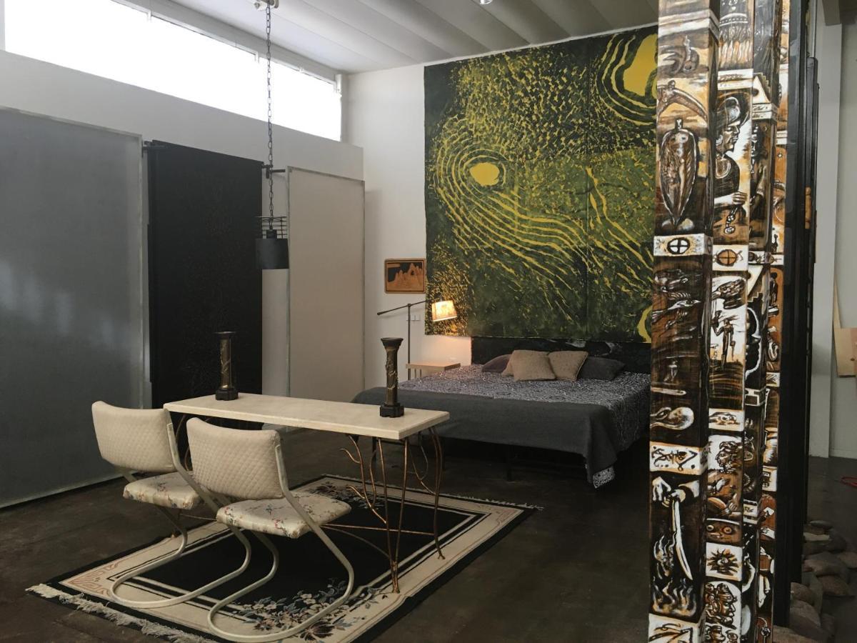Space Castle: A 1950S Gas Station Transformed Into An Art Themed Wonderland Truth or Consequences Buitenkant foto