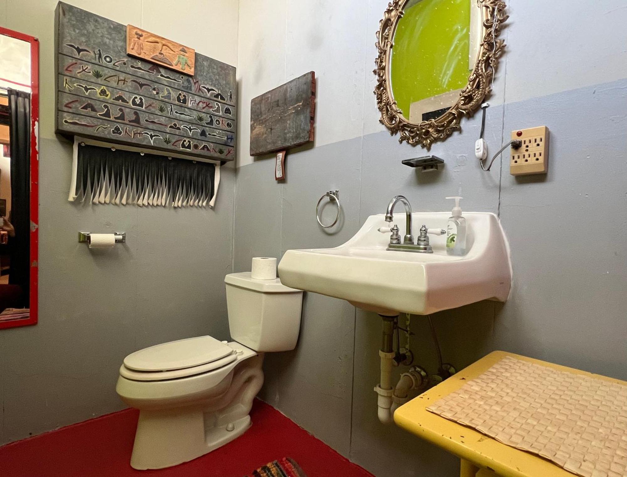 Space Castle: A 1950S Gas Station Transformed Into An Art Themed Wonderland Truth or Consequences Buitenkant foto